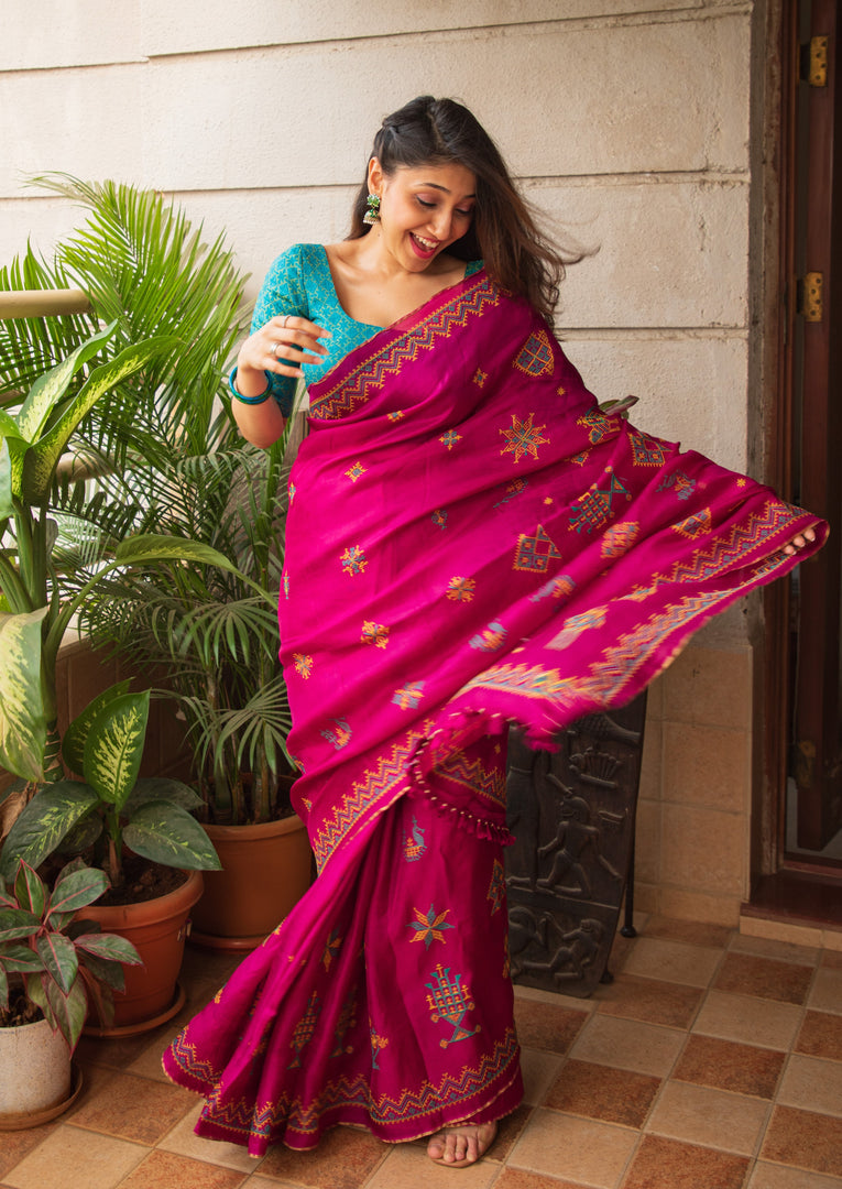 Blouse back tie-up with magenta classic kasuti saree