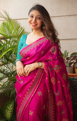 Load image into Gallery viewer, Kasuti motif embroidery close-up on magenta classic saree
