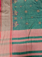 Load image into Gallery viewer, Embroidery view of green aane kasuti handwoven cotton saree fabric
