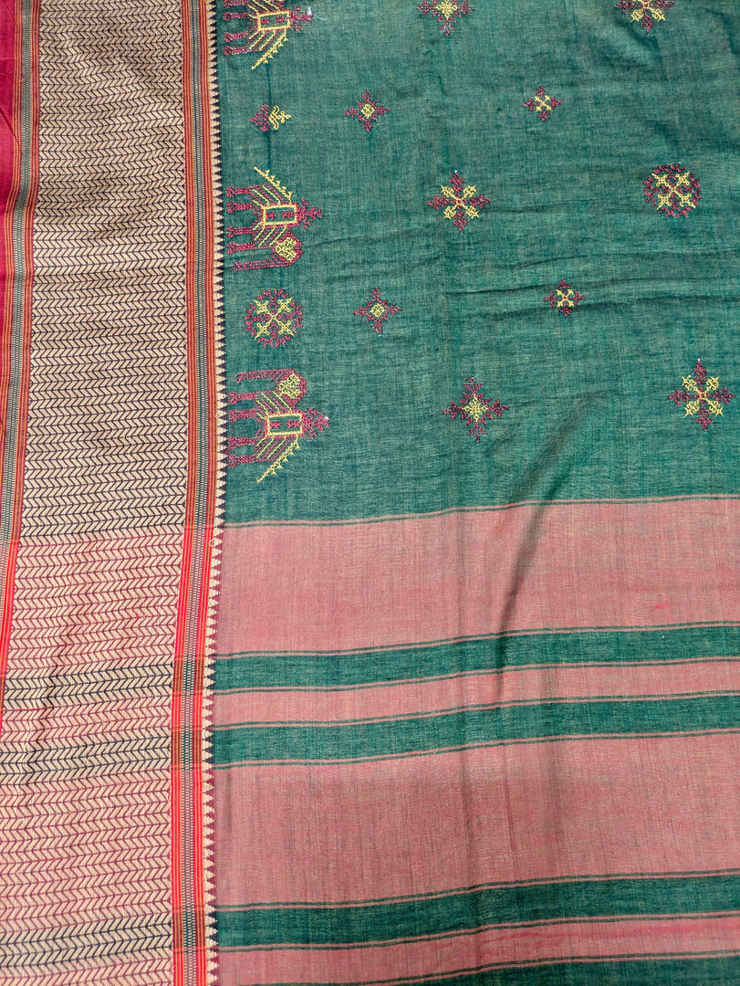 Embroidery view of green aane kasuti handwoven cotton saree fabric